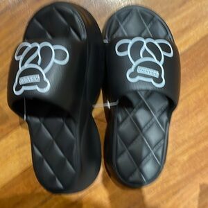 New woman flip flap sleepers with platform black size 6.5 very comfy